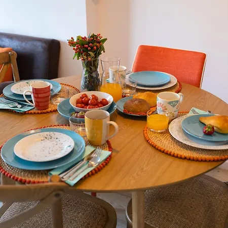 Art District - Pop & Rock